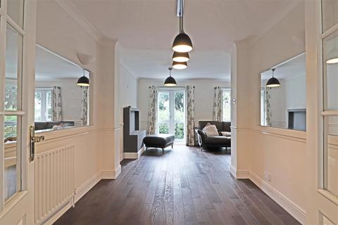 2 Cavendish Road, Redhill, RH1 4AE
