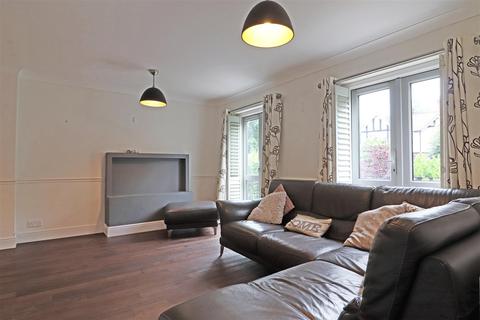 2 Cavendish Road, Redhill, RH1 4AE