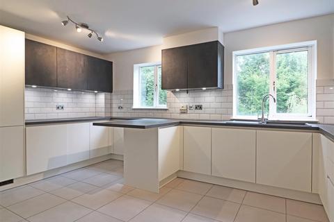 2 Cavendish Road, Redhill, RH1 4AE