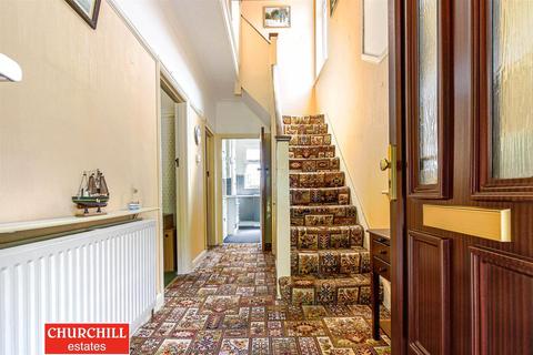 36 Forest Edge, Buckhurst Hill, IG9 5AA