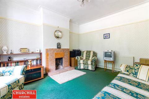 36 Forest Edge, Buckhurst Hill, IG9 5AA