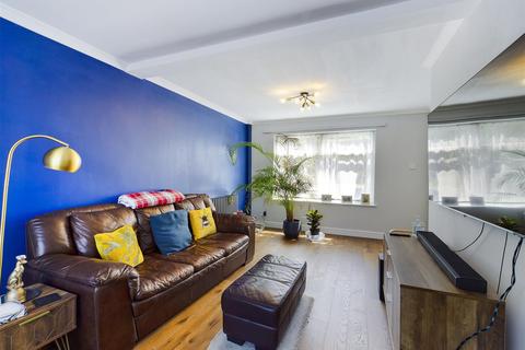 33 Claygate Crescent, New Addington, Croydon, CR0 0RA