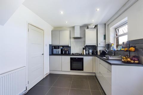 33 Claygate Crescent, New Addington, Croydon, CR0 0RA