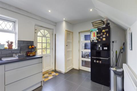 33 Claygate Crescent, New Addington, Croydon, CR0 0RA