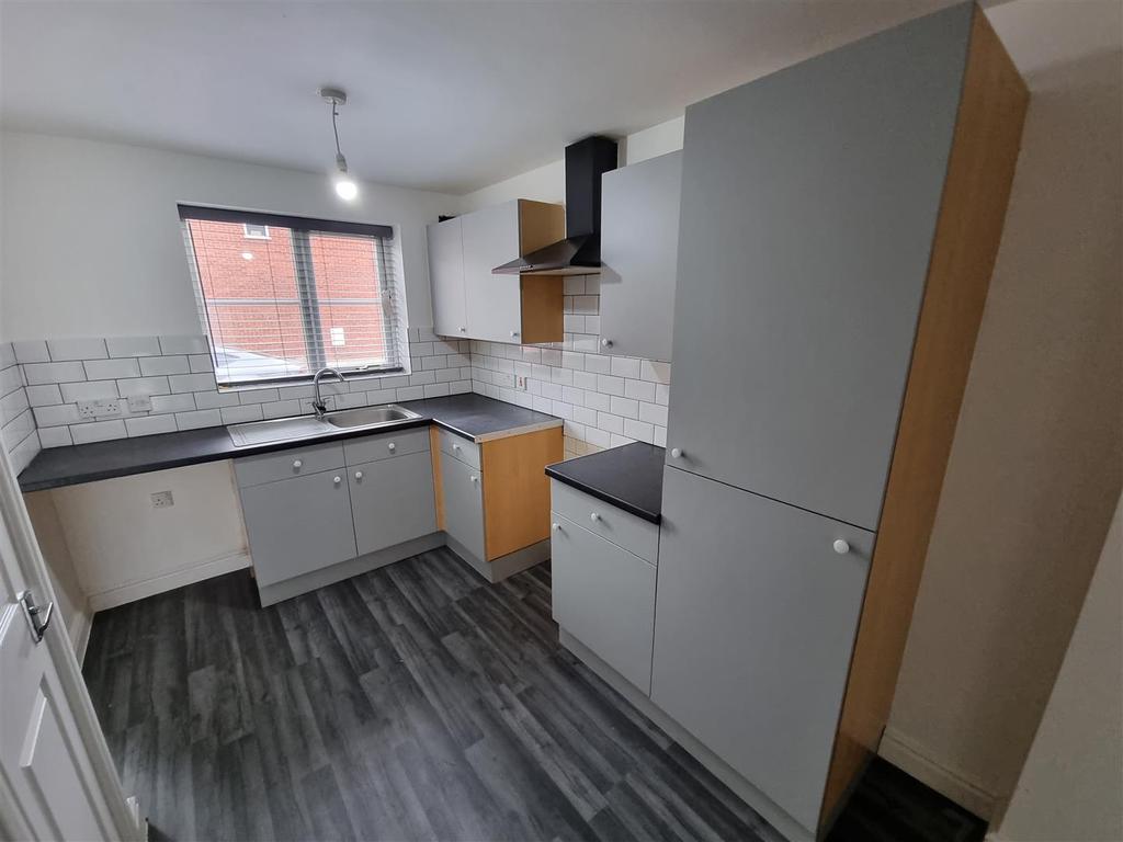 Lorne Grove, Kidderminster 2 bed terraced house £725 pcm (£167 pw)