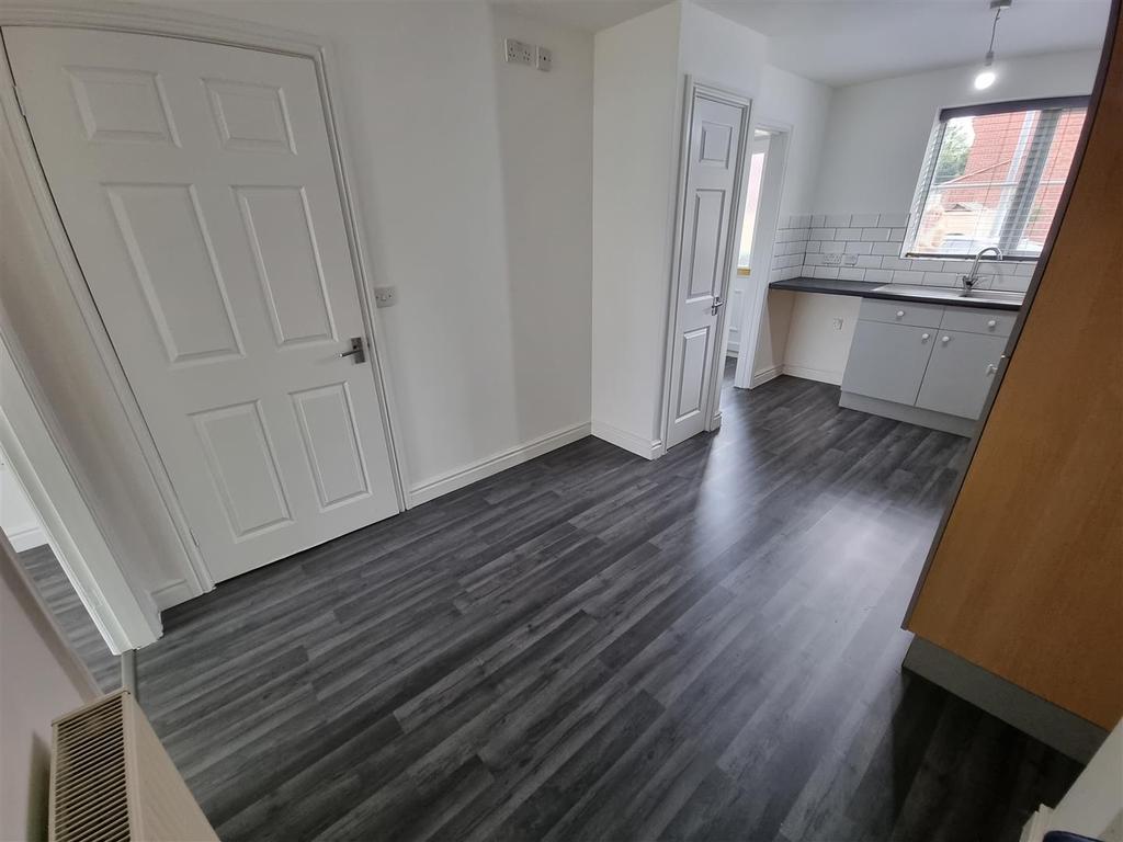 Lorne Grove, Kidderminster 2 bed terraced house £725 pcm (£167 pw)