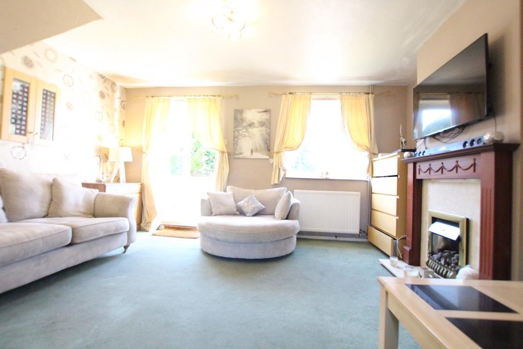 Spring Plat, Crawley 3 bed terraced house £320,000