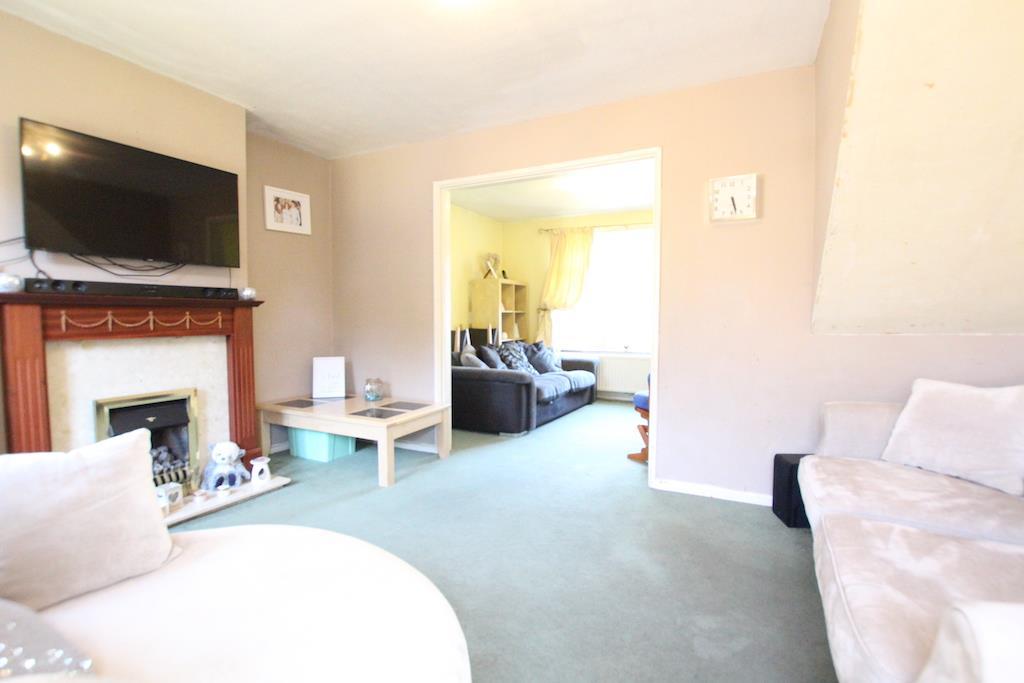 Spring Plat, Crawley 3 bed terraced house £320,000