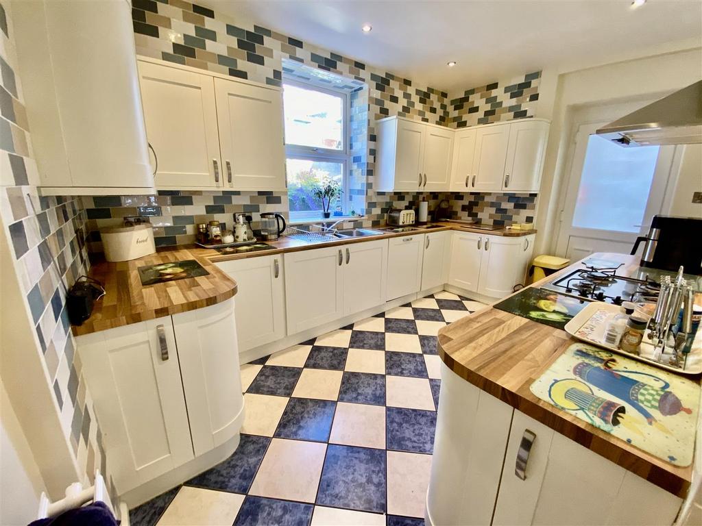 6703 F882-6 F6 A-46 EA-8 AC8-CA8 F07840 C7 B.jpeg