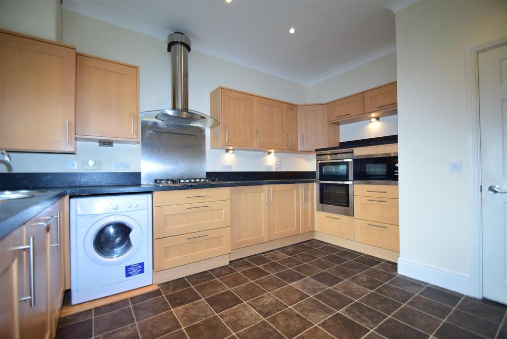 Featherstone Grove, Great Park, Gosforth 4 bed townhouse £1,400 pcm