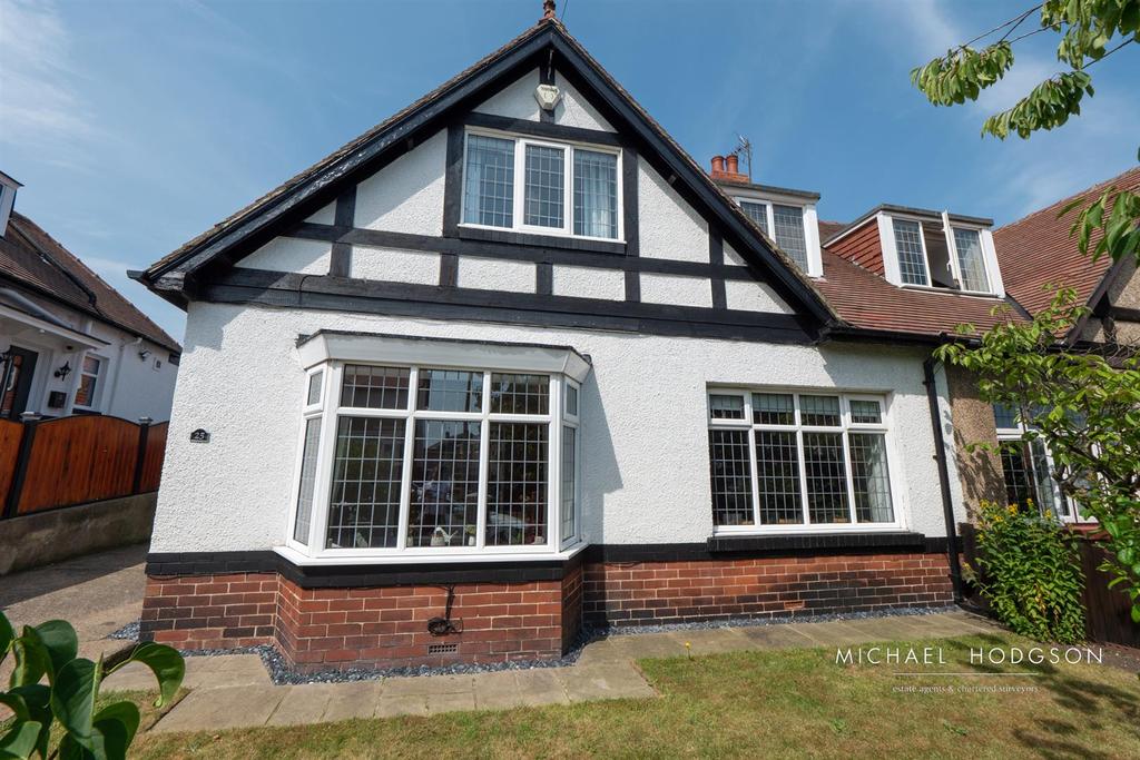 Newlands Avenue, Sunderland 4 bed semidetached bungalow £289,950