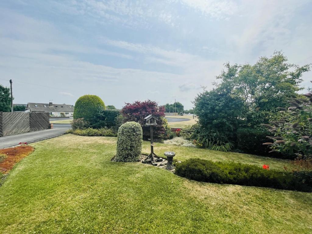 Moor Lane, Sherburn In Elmet, Leeds 3 bed detached bungalow £300,000