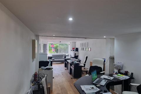 Office to rent - High Street, Toddington, Dunstable