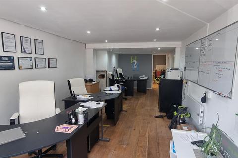 Office to rent - High Street, Toddington, Dunstable