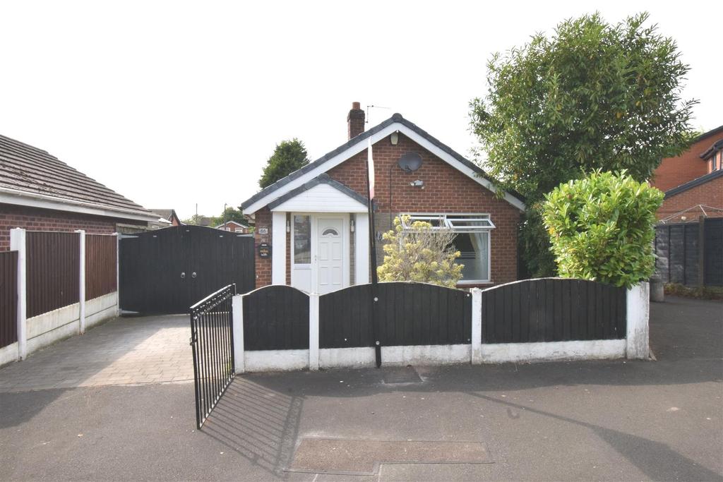 Rayden Crescent, Westhoughton, Bolton 2 bed detached bungalow for sale