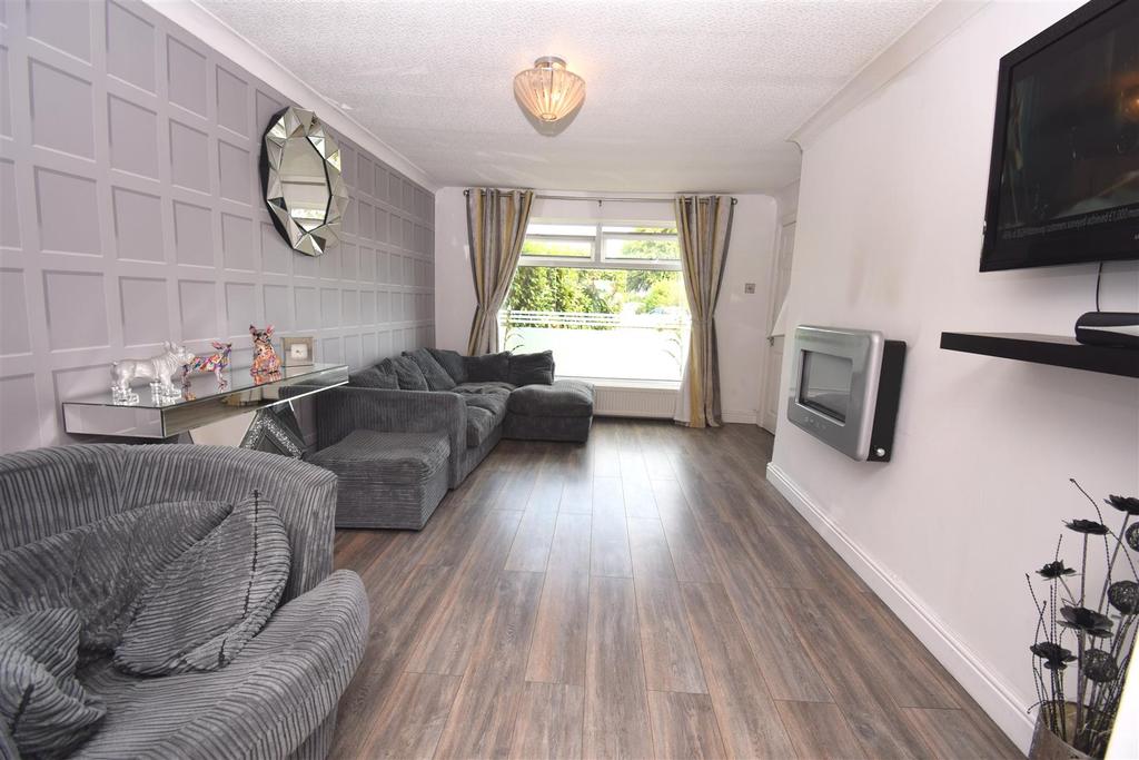 Rayden Crescent, Westhoughton, Bolton 2 bed detached bungalow £219,000