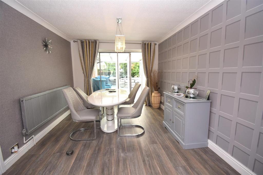 Rayden Crescent, Westhoughton, Bolton 2 bed detached bungalow £219,000