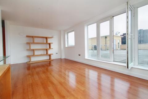 3 bedroom flat for sale, High Street, Uxbridge, UB8
