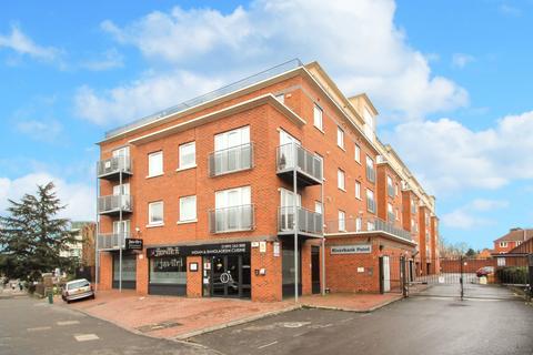 3 bedroom flat for sale, High Street, Uxbridge, UB8