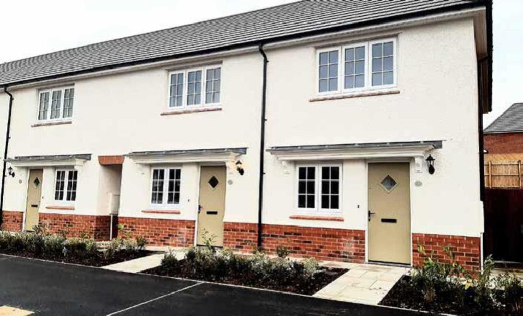 Ledsham Garden Village 3 bed terraced house £170,250