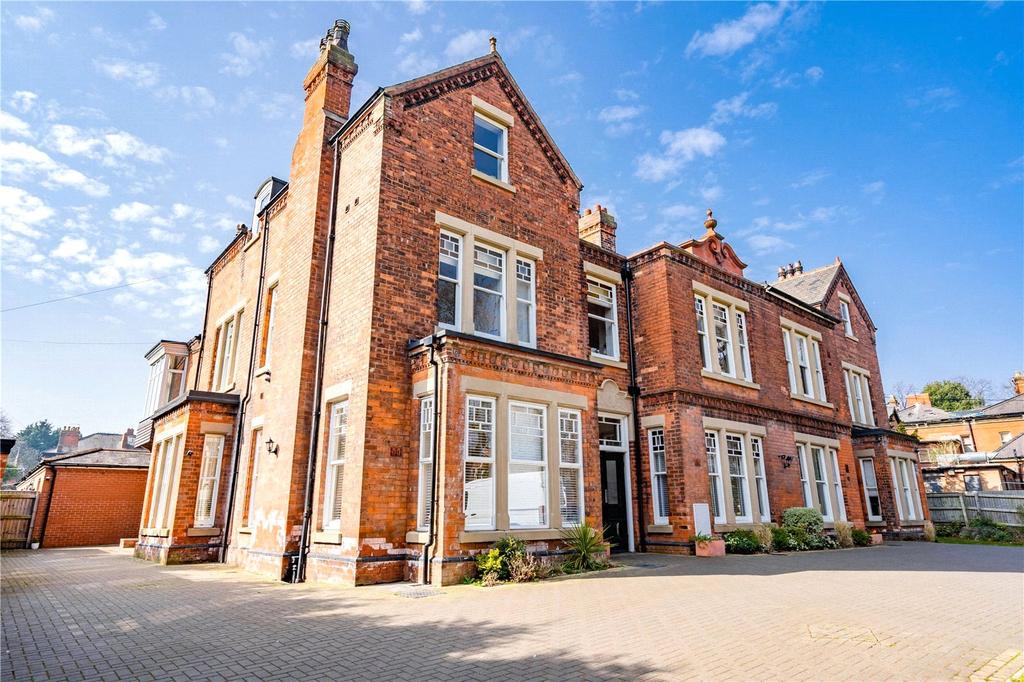 Welholme Avenue, Hazelmere House... 2 bed apartment £750 pcm (£173 pw)