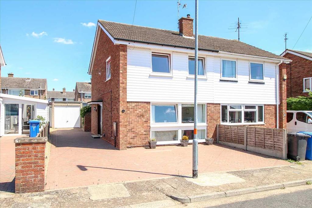 Shakespeare Drive, Burton Latimer 3 bed semidetached house £264,000