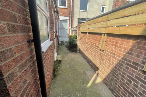 2 bedroom terraced house to rent, Hull HU8