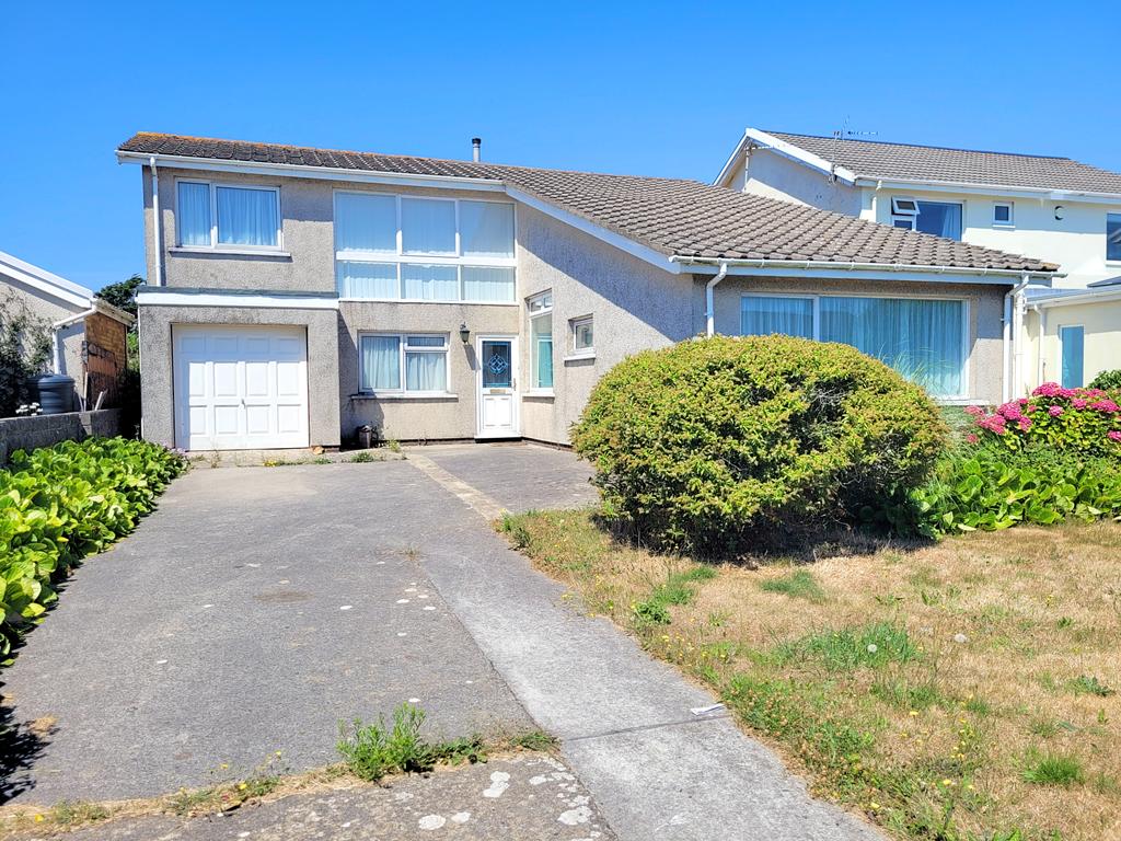 REST BAY CLOSE, REST BAY, PORTHCAWL... 3 bed detached house £415,000