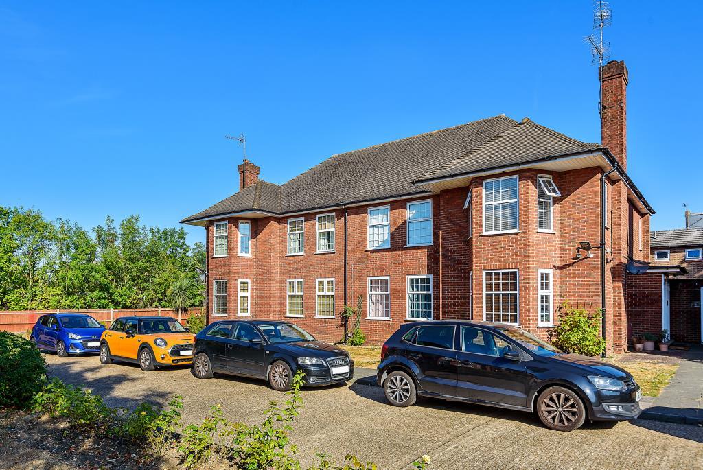 Belmont Close, Cockfosters, EN4 2 bed apartment £1,700 pcm (£392 pw)