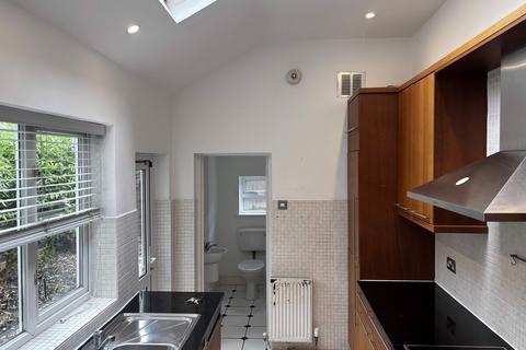 2 bedroom semi-detached house to rent, CHAFFINCH ROAD, BECKENHAM, BR3 4LT
