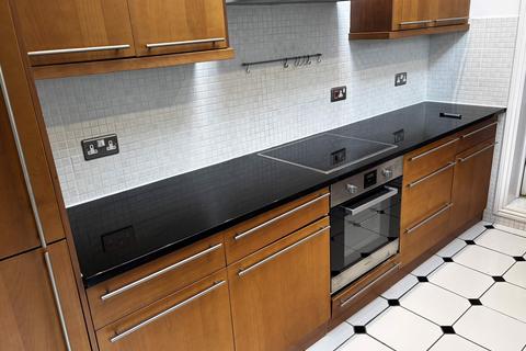 2 bedroom semi-detached house to rent, CHAFFINCH ROAD, BECKENHAM, BR3 4LT