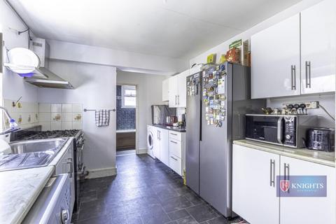 3 bedroom terraced house for sale, Bromley road, London, N17