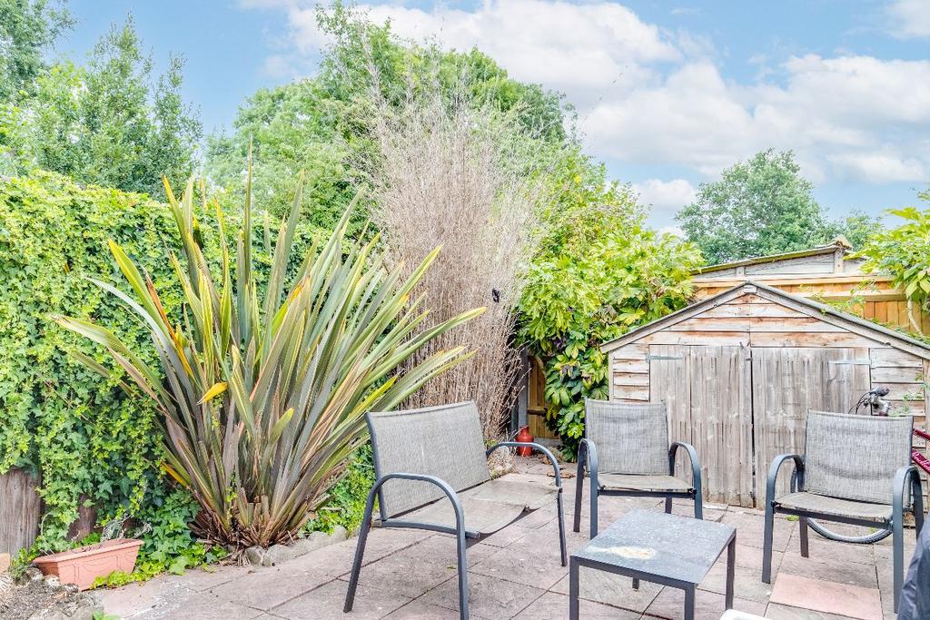 Campbell Close, Twickenham 3 bed terraced house for sale £595,000