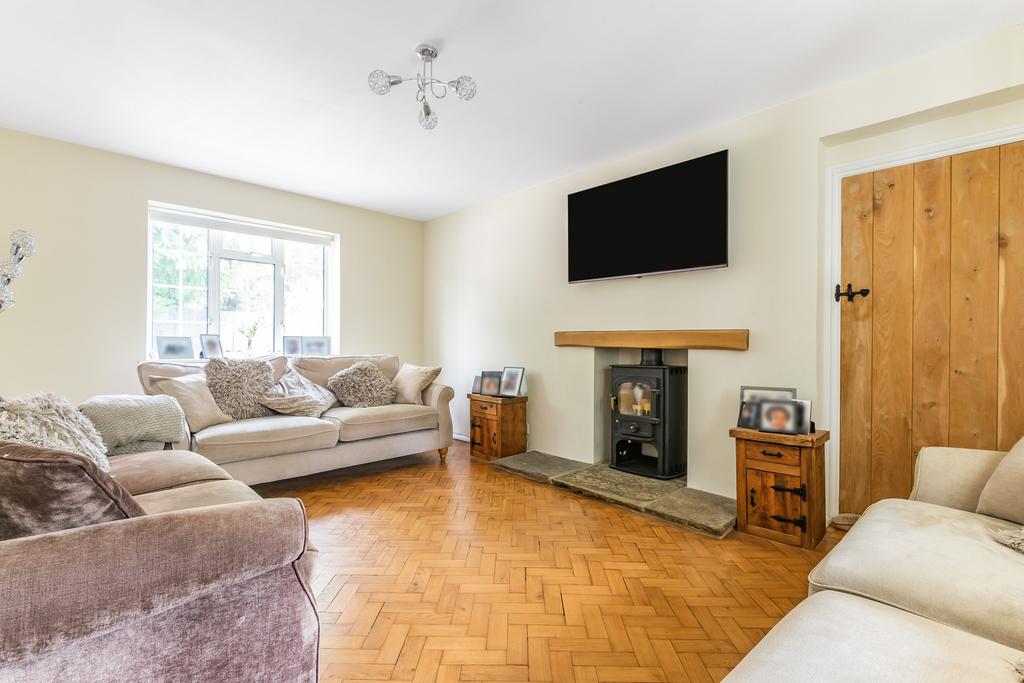 Leopold Avenue, Farnborough, GU14 5 bed detached house for sale £950,000