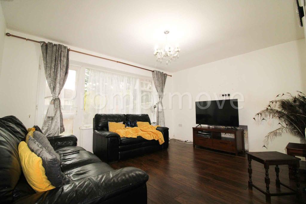 Rosslyn Crescent Luton LU3 2AU 4 bed detached house £475,000