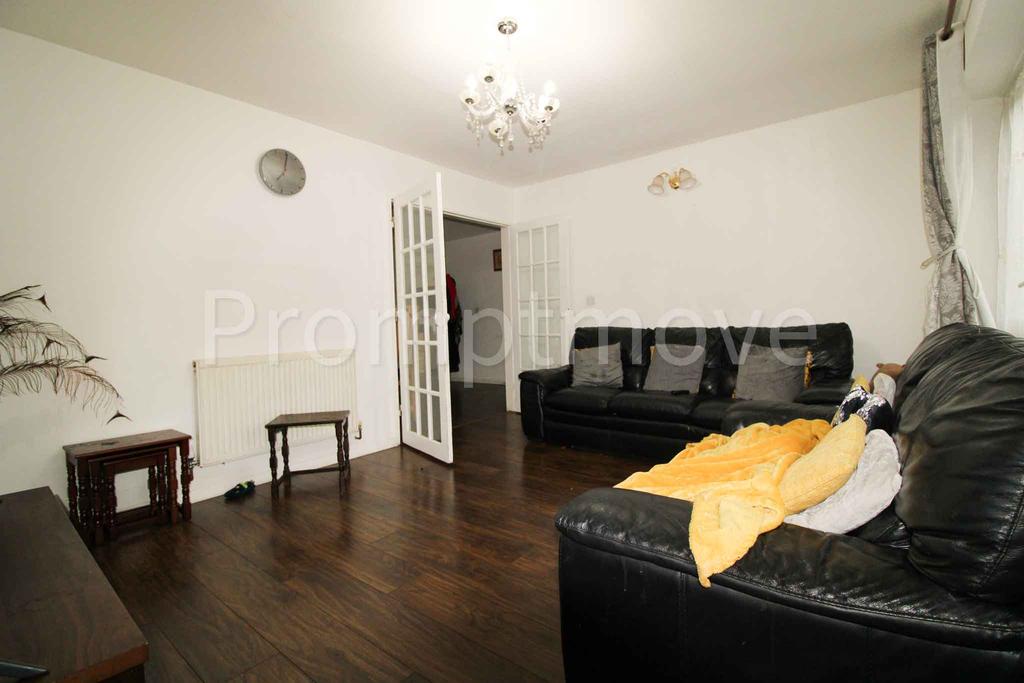 Rosslyn Crescent Luton LU3 2AU 4 bed detached house £475,000