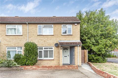 161 Larksfield, Englefield Green, Egham, TW20 0RA