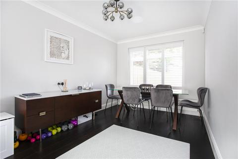 161 Larksfield, Englefield Green, Egham, TW20 0RA