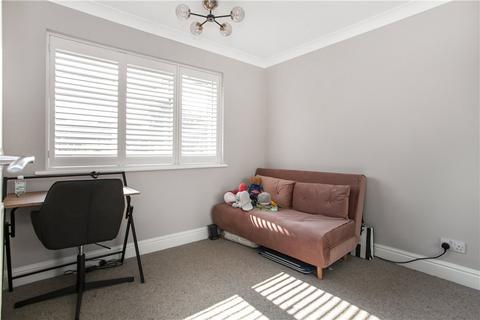 161 Larksfield, Englefield Green, Egham, TW20 0RA