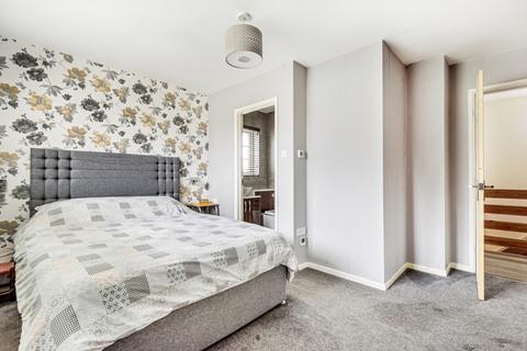 32 Corbett Road, Carterton, OX18 3LD