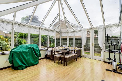 32 Corbett Road, Carterton, OX18 3LD