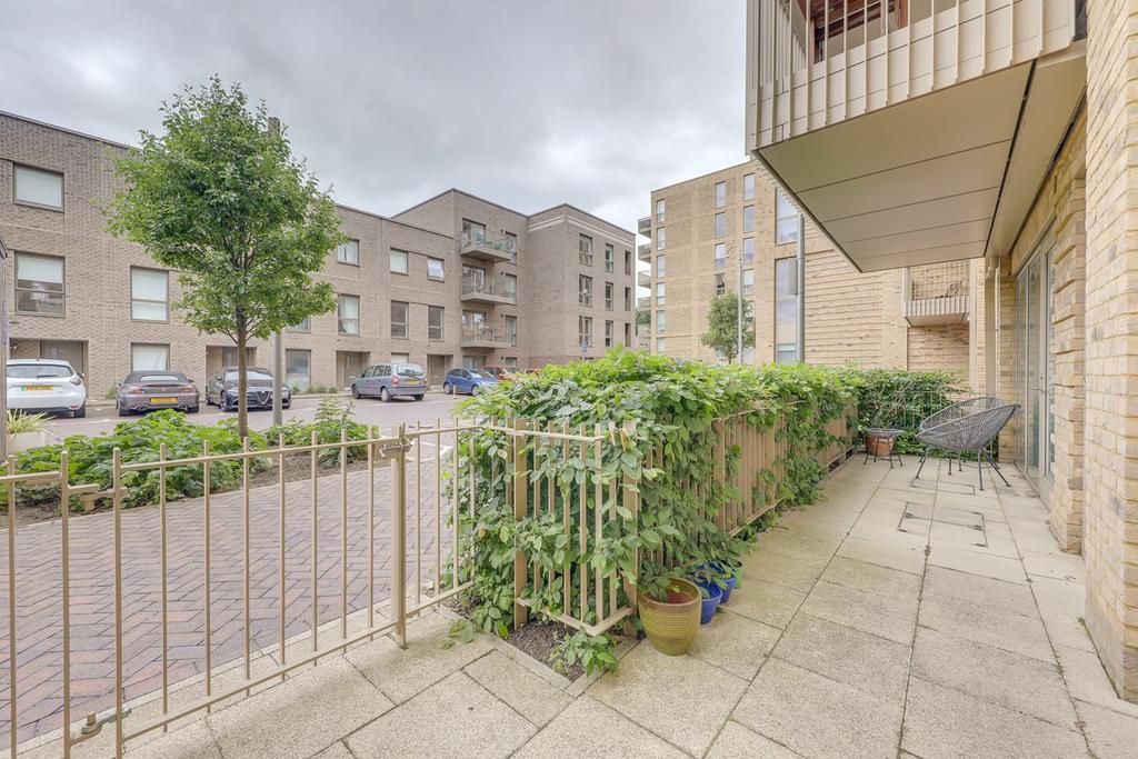 Adenmore Road, Catford, London, SE6 1 bed flat £325,000