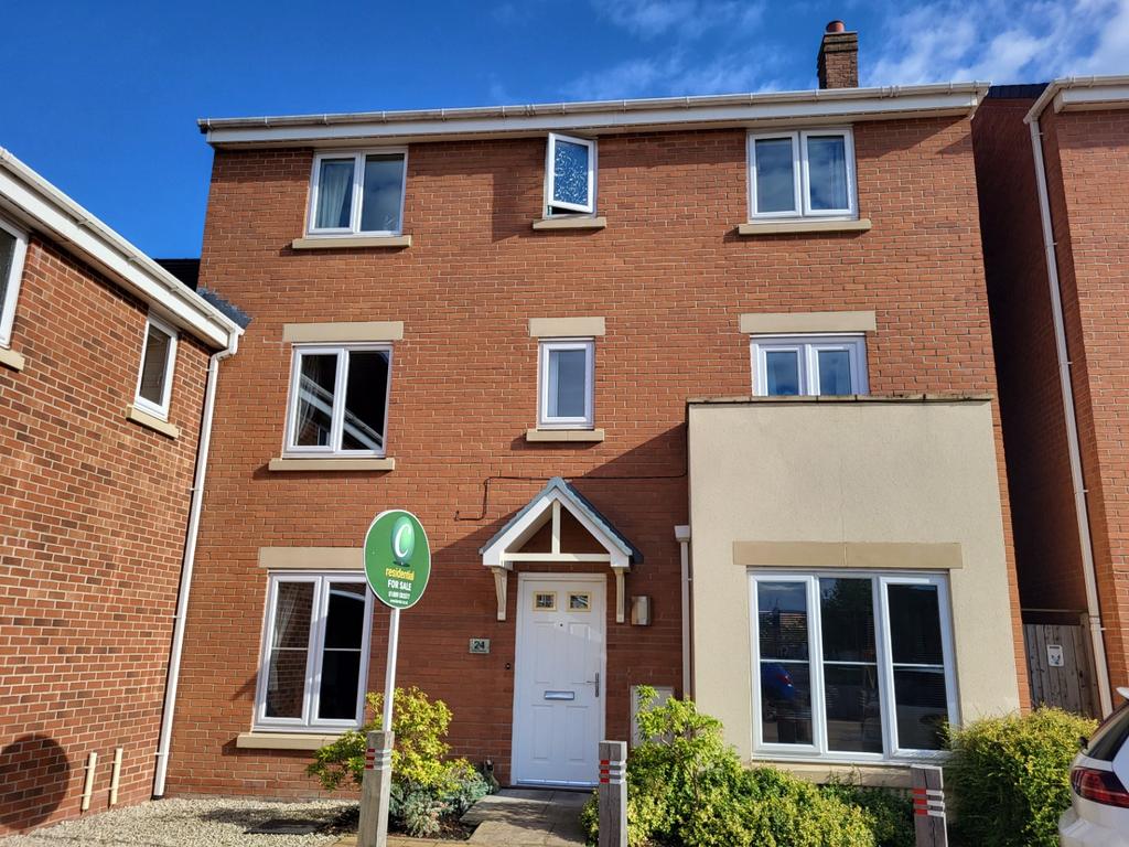 Priory Avenue,Hawksyard,Rugeley,WS15 1LQ 4 bed semidetached house £