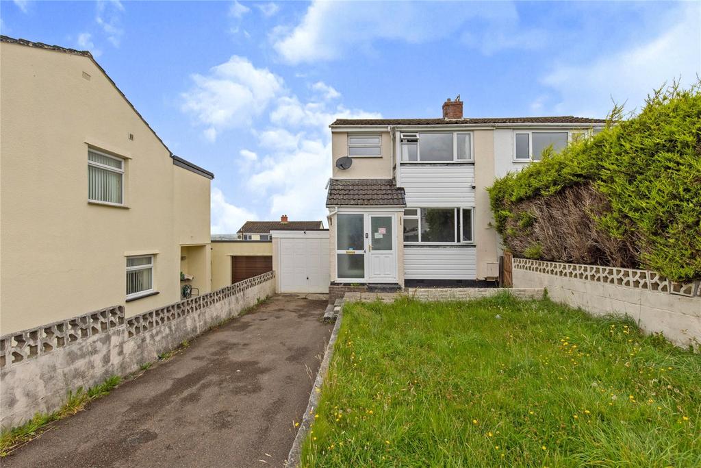 Foster Drive, Bodmin, Cornwall, PL31 3 bed semidetached house £220,000