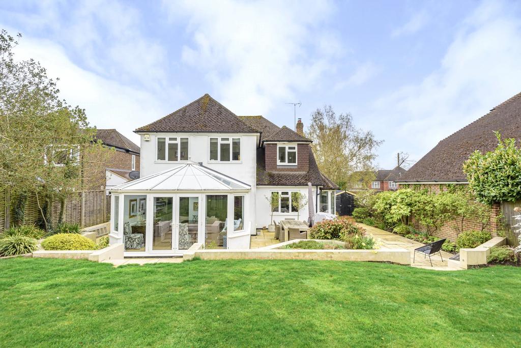 Twinoaks, Cobham, KT11 4 bed detached house £1,500,000