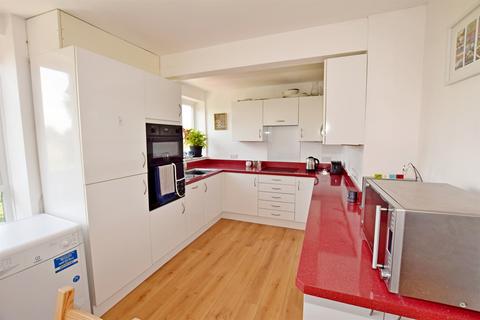 3 bedroom flat to rent, 11 Turret House, Limmer Lane, Bognor Regis, PO22