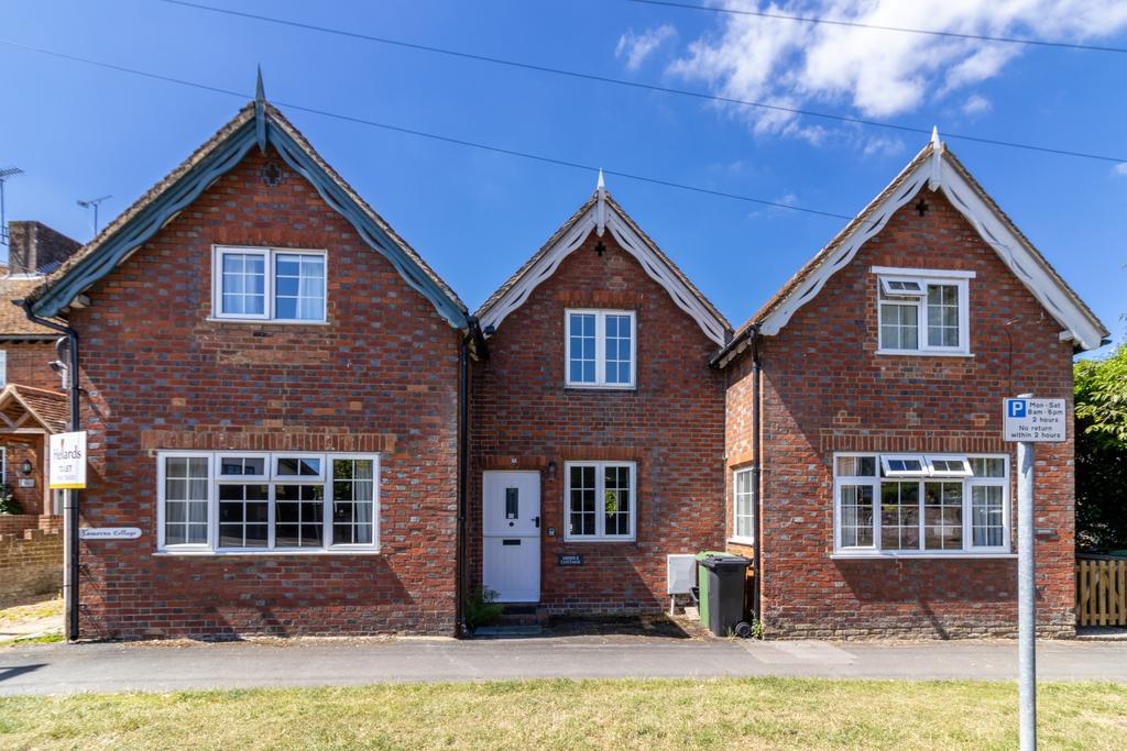 The Dean, Alresford, Hampshire, SO24 2 bed terraced house £1,100 pcm