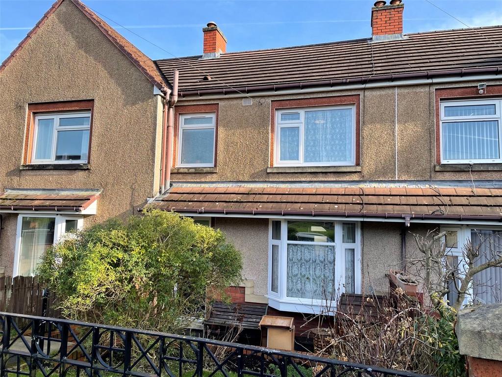 Grove Square, Ovenden, Halifax, HX3 3 bed terraced house to rent £700