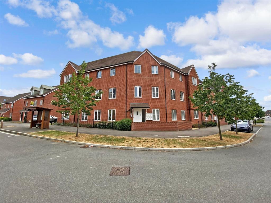 ber Street, Horley, Surrey 2 bed apartment for sale £103,250