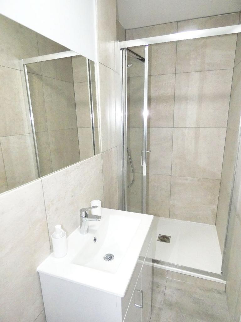 Bedroom 5 Ensuite